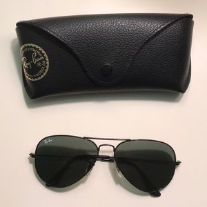 Black Aviator Raybans